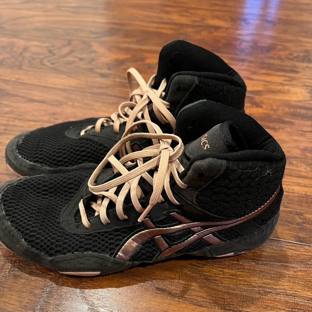 ASICS Women's MATBLAZER Wrestling Shoes size 8.5